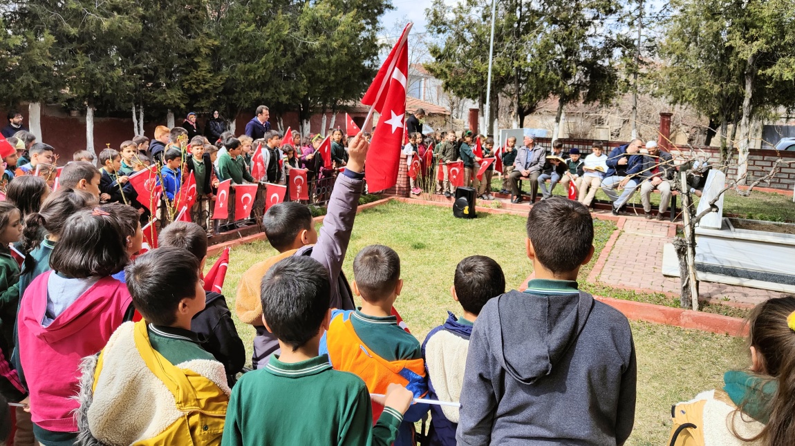 18 Mart Çanakkale Şehitlerini Anma Gününde Öğrencilerimizden Anlamlı Ziyaret